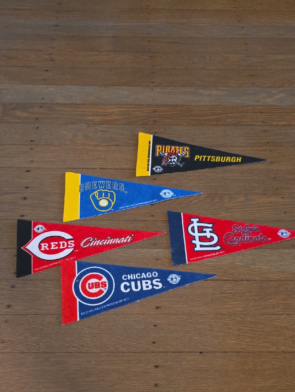 MLB NL Central- Team Mini Pennant Lot Of 5 - 4"x9"